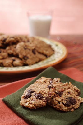
Enjoy chewy raisin oatmeal treats with the benefits of whole grains and natural sweetener.
